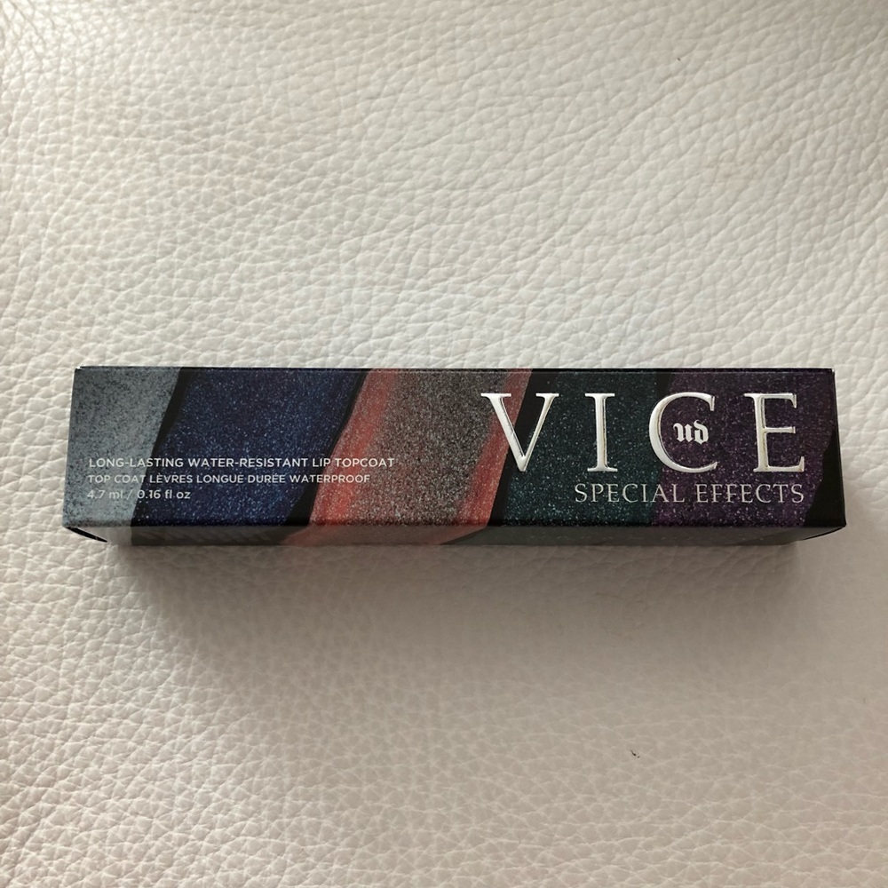Urban Decay Special Effect Lip Top Coat in Bruja - Picture 7 of 8